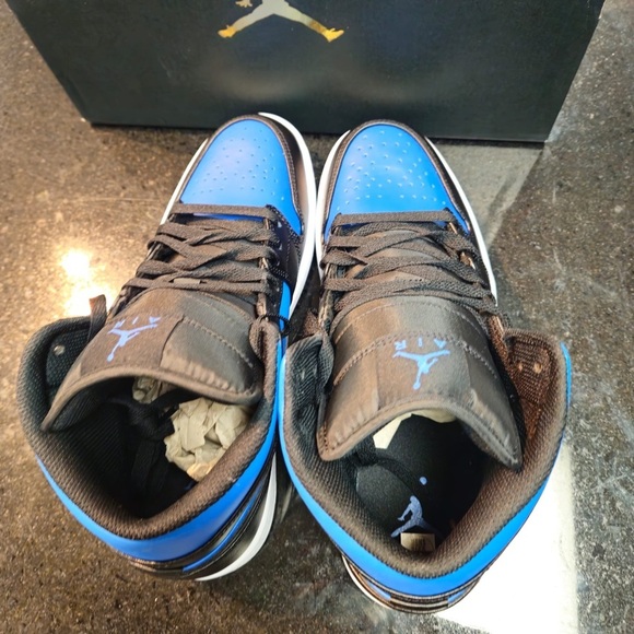 Sz 10  Air Jordan 1 Mid \